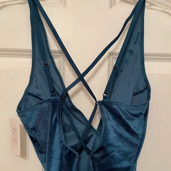Women’s teal velvet bodysuit - Picture 4 of 6